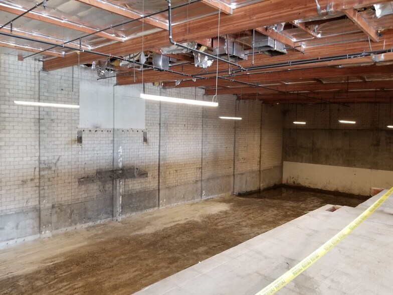 More Photos Of 641 Camino de los Mares, San Clemente Storefront For Lease