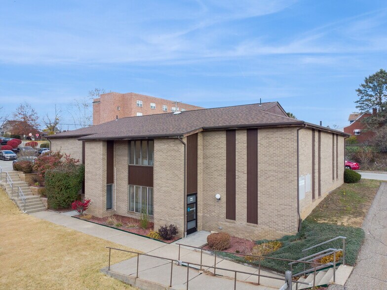 More Photos Of 985 Penn St, Brackenridge Medical For Sale