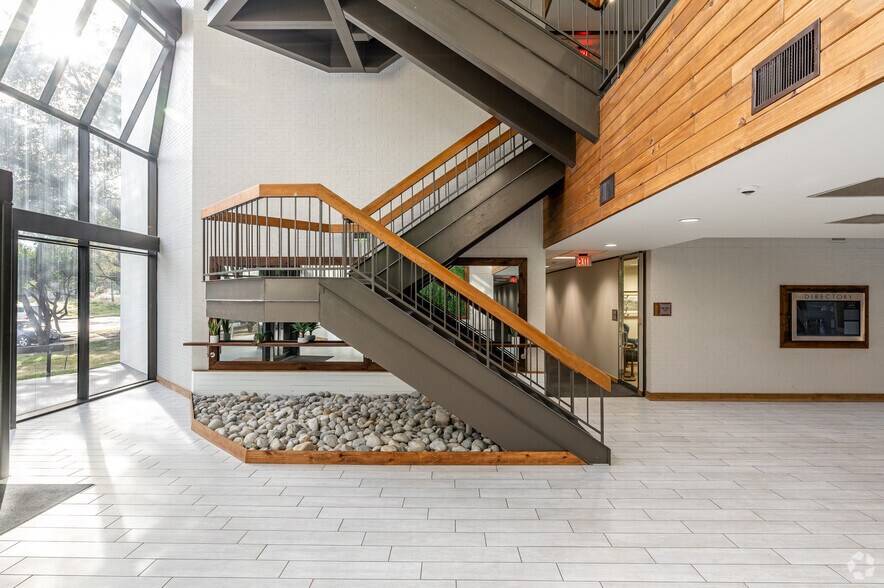 More Photos Of 13747 Montfort Dr, Dallas Loft Creative Space For Lease