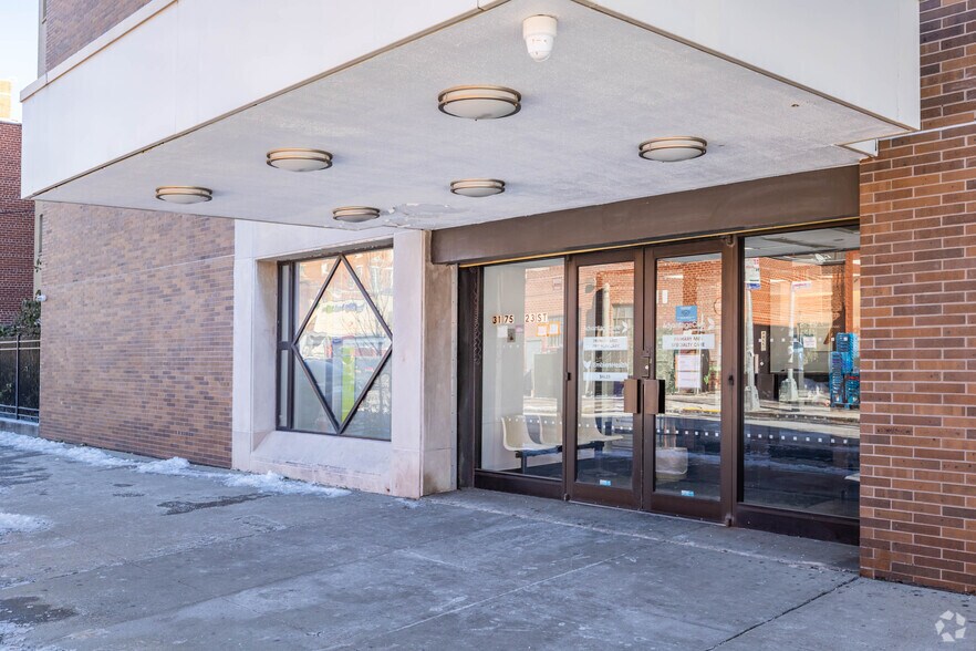 More Photos Of 3175 23rd St, Astoria Medical For Lease
