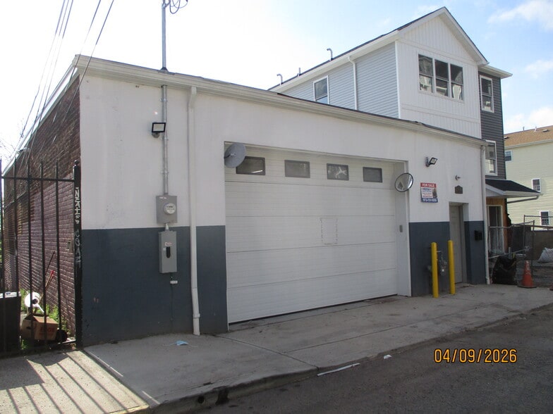 Primary Photo Of 67 Woodside Pl, Newark Flex For Lease