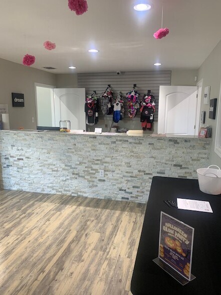 More Photos Of 2710 Main St, Ingleside Flex For Sale