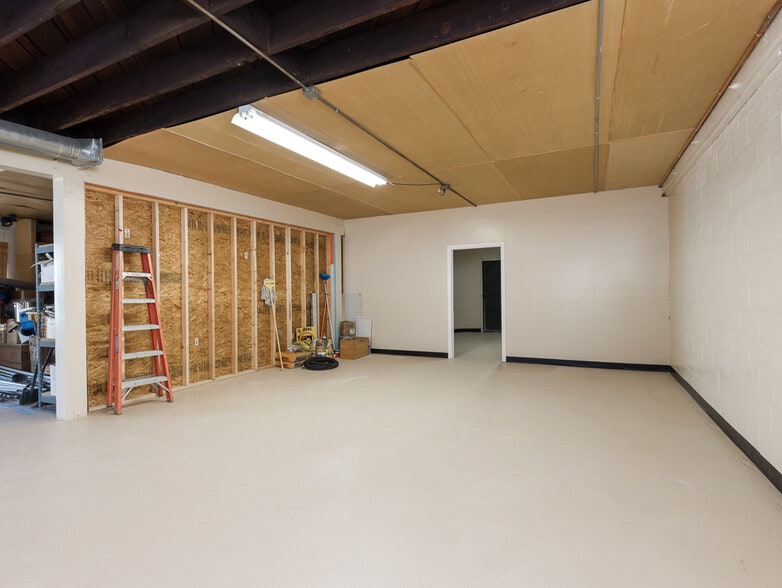 More Photos Of 11708 Inglewood Ave, Hawthorne Warehouse For Sale