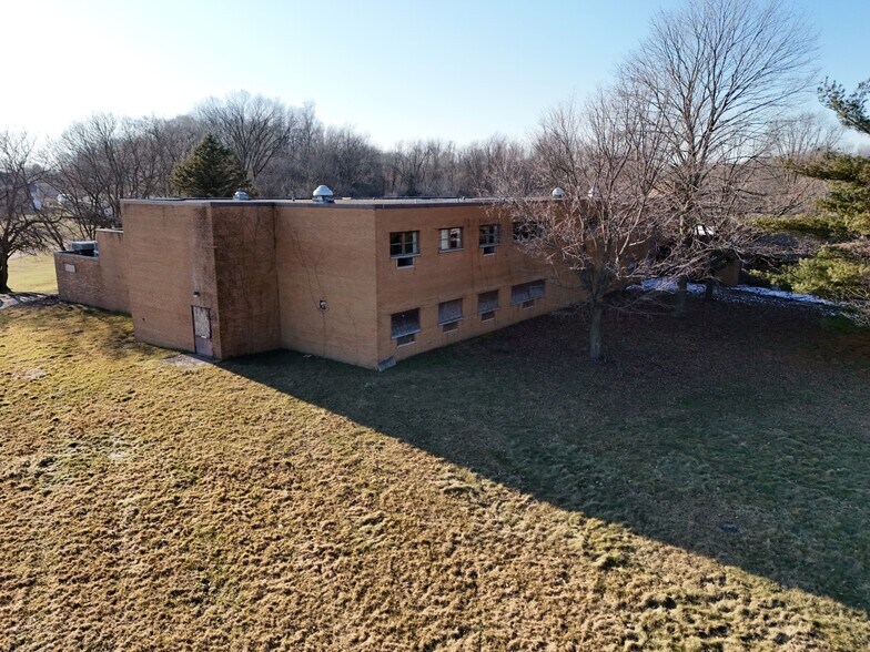 More Photos Of 15198 N Main St, Buchanan Office For Sale