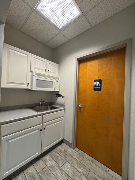 More Photos Of 6325 Cochran Rd, Solon Office For Sale