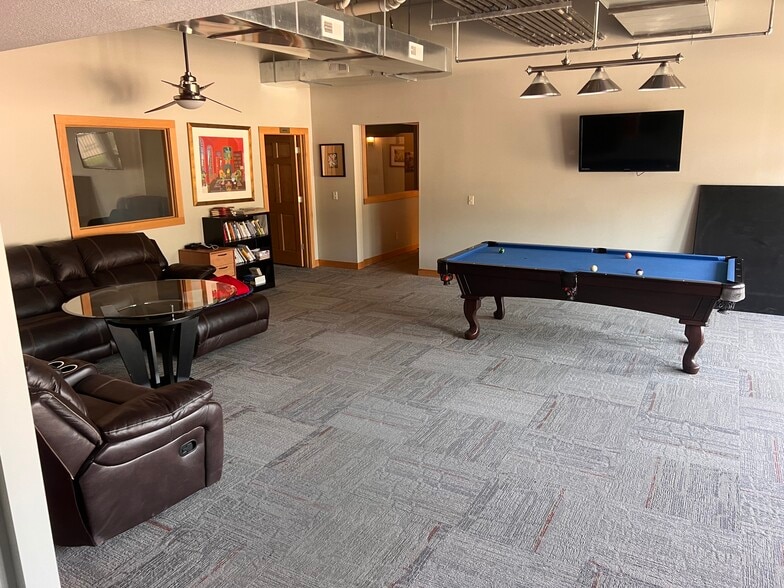 More Photos Of 6500 University Ave, Windsor Heights Apartments For Lease