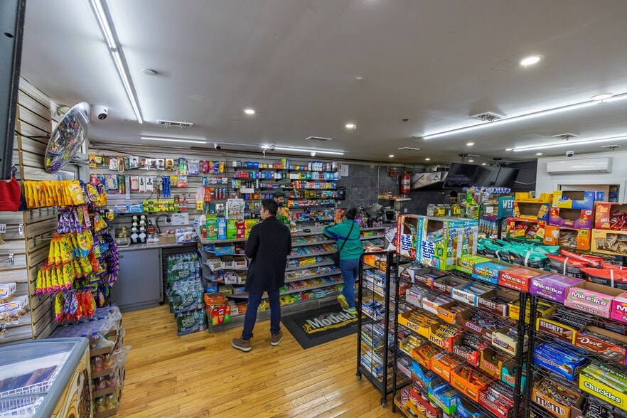 More Photos Of 7543 Parsons Blvd, Flushing Storefront Retail Office For Sale