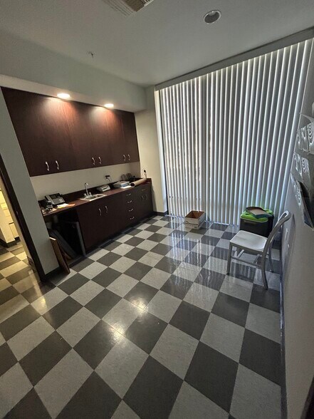 More Photos Of 360 Cortez Cir, Camarillo Warehouse For Lease