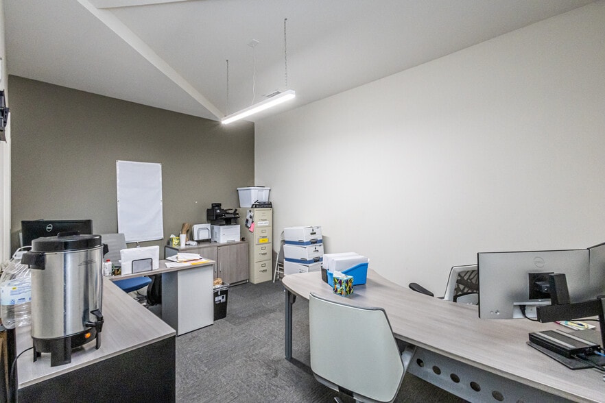 More Photos Of 302 Crossroads Loop, Laredo Office For Lease