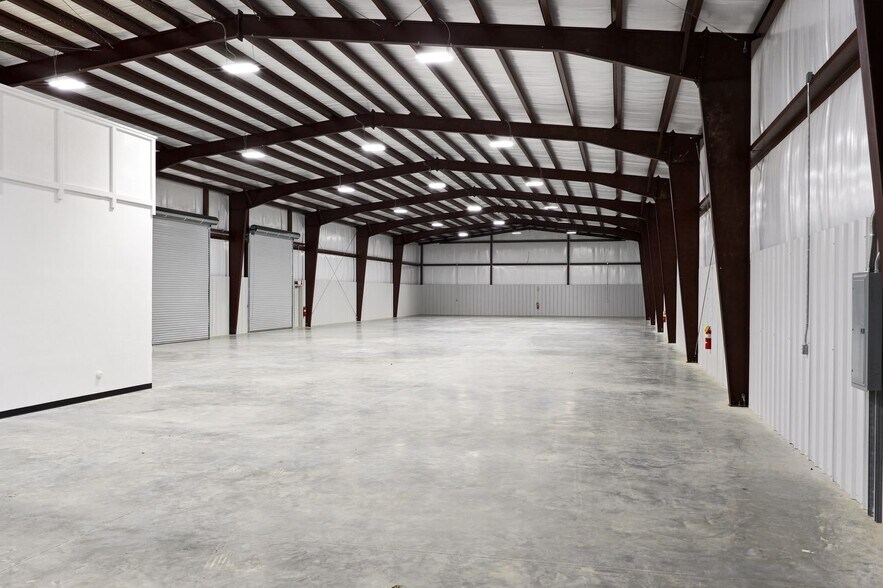 More Photos Of 300 Midridge Ln, Pelham Warehouse For Lease