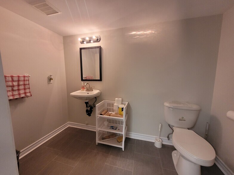 More Photos Of 23 Scugog St, Clarington Office For Sale