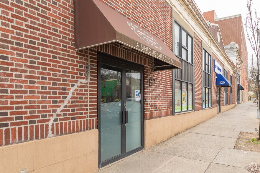 More Photos Of 120 Victory Blvd, Staten Island Medical For Lease