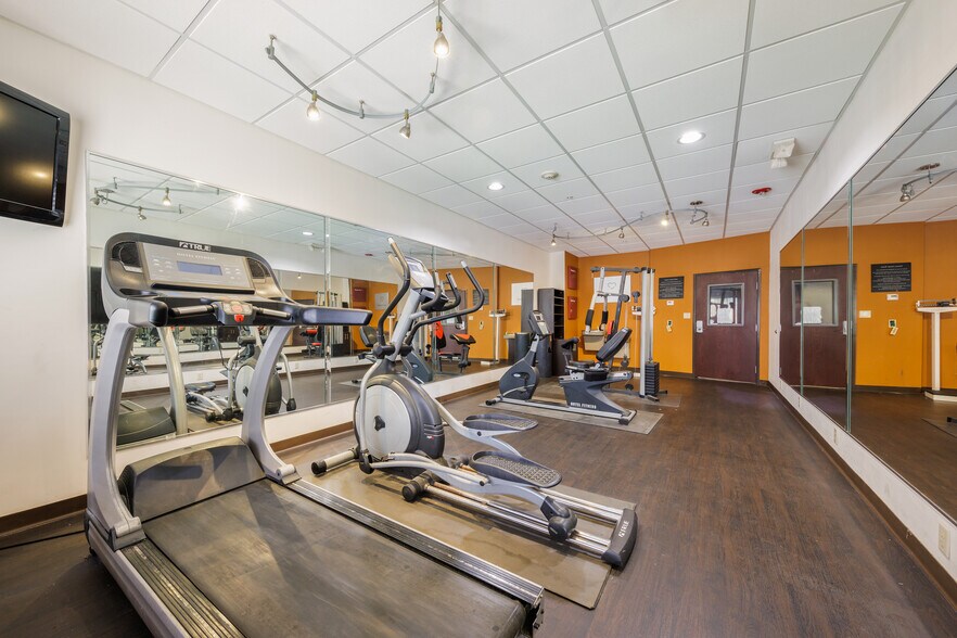 More Photos Of 201 SE Interstate Dr, Lawton Hotel For Sale