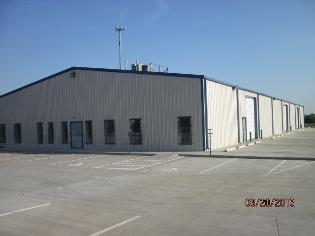 More Photos Of 2627 SW 22nd St, Oklahoma City Warehouse For Sale