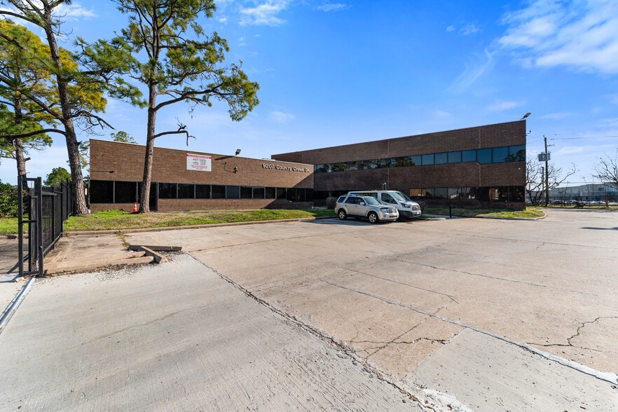 More Photos Of 9207 Country Creek Dr, Houston Office For Sale