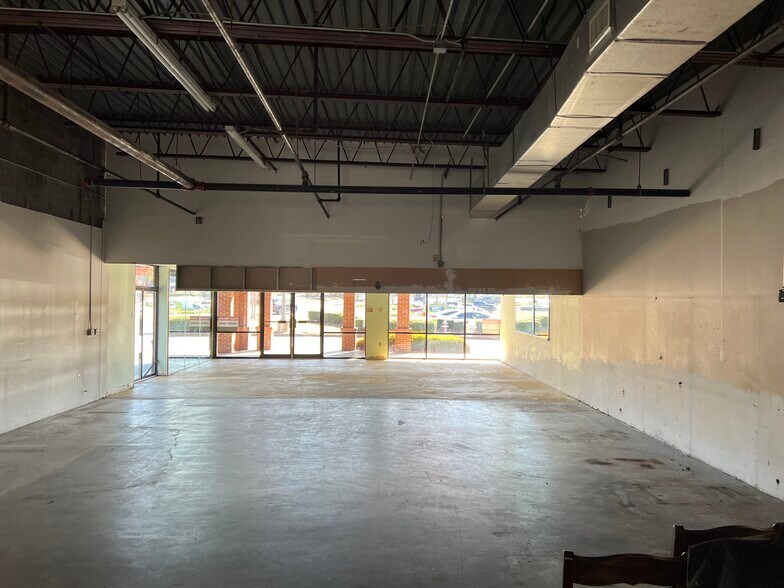 More Photos Of 3605 Sandy Plains Rd, Marietta Storefront For Lease