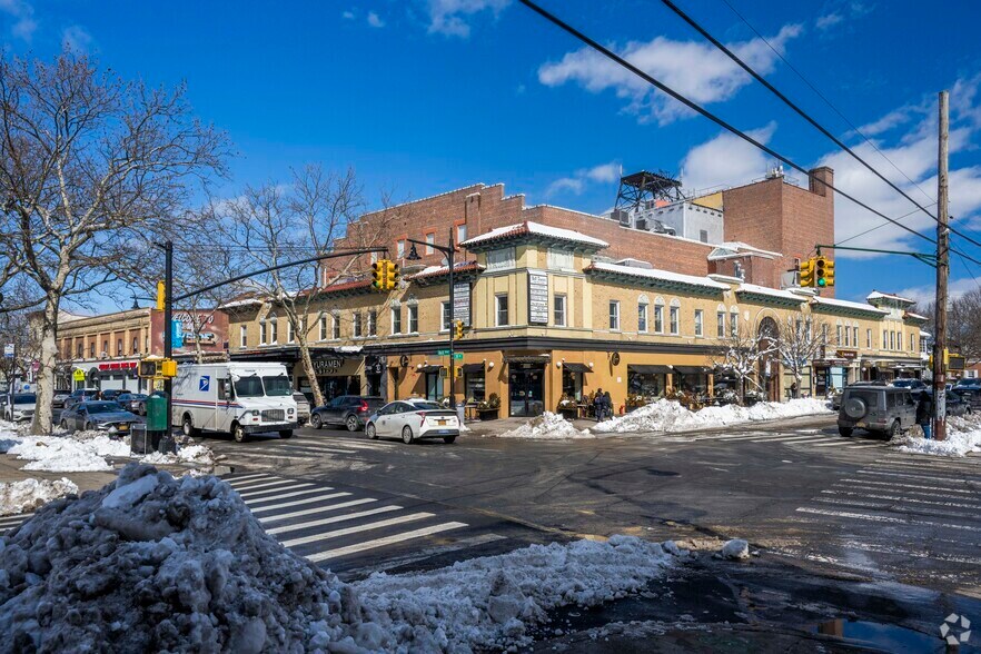 More Photos Of 21333 39th Ave, Bayside Storefront Retail Office For Lease