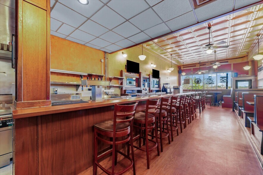 More Photos Of 201 N Broadway Ave, Urbana Restaurant For Sale