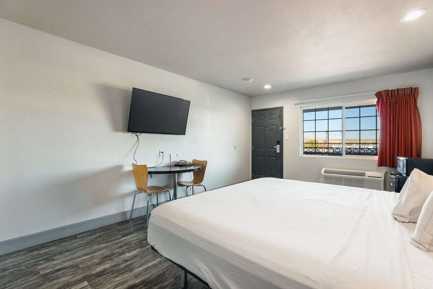 More Photos Of 1350 W Main St, Barstow Hotel For Sale
