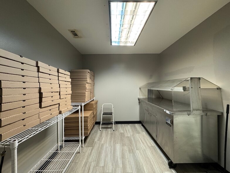 More Photos Of 18 N 4th St, Gosport Storefront Retail Office For Lease