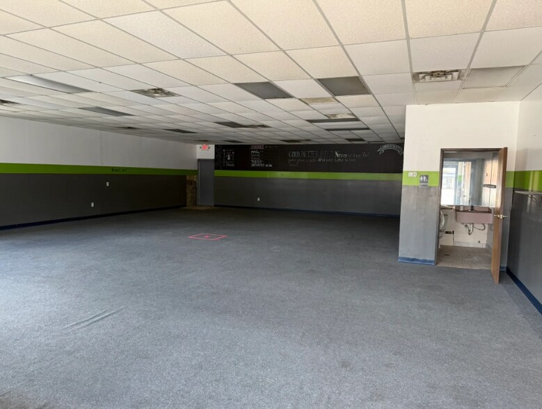 More Photos Of 2518-2620 E Grand River Ave, Howell Storefront For Lease