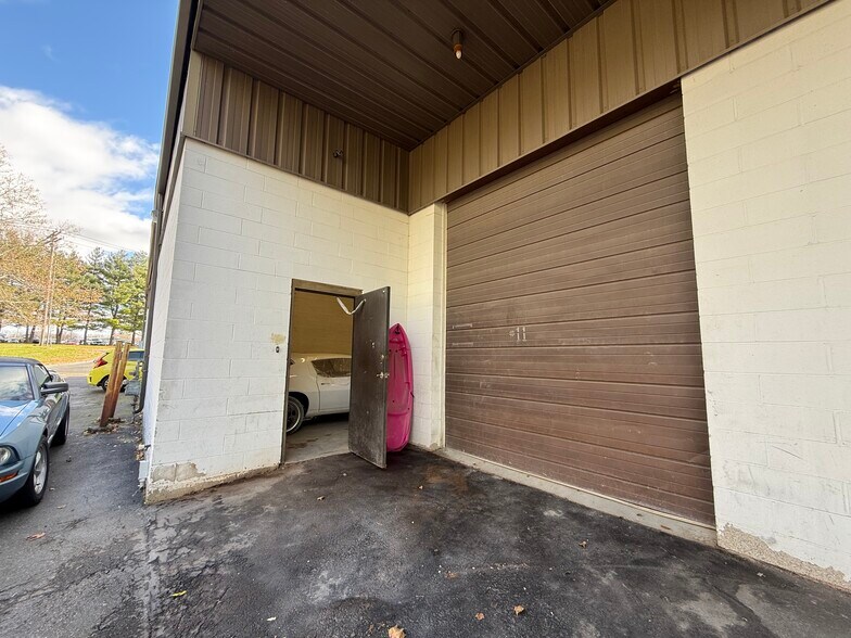 More Photos Of 222 Elm St, North Haven Warehouse For Lease