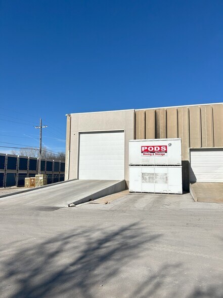 More Photos Of 10541 E Ute St, Tulsa Manufacturing For Lease