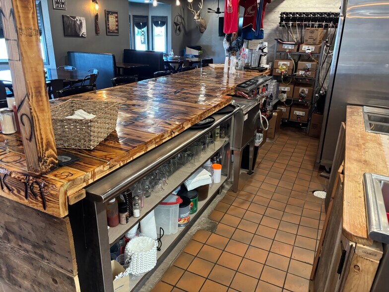More Photos Of 140 E 12th St, Imperial Restaurant For Sale