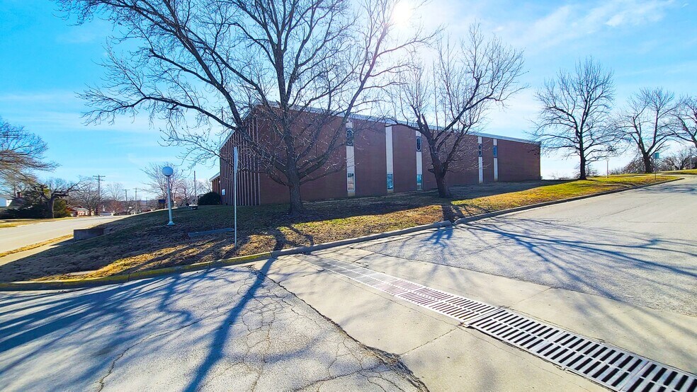 More Photos Of 710 W 8th St, Fort Scott Office For Sale