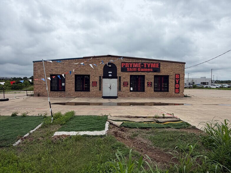 More Photos Of 17445 FM 17, Canton Flex For Sale