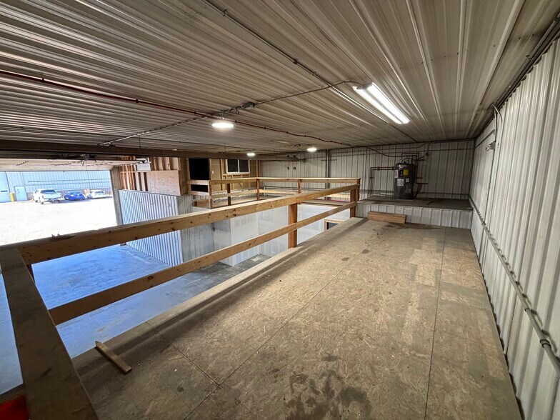 More Photos Of 114 Rock Rd, Belgrade Industrial For Lease