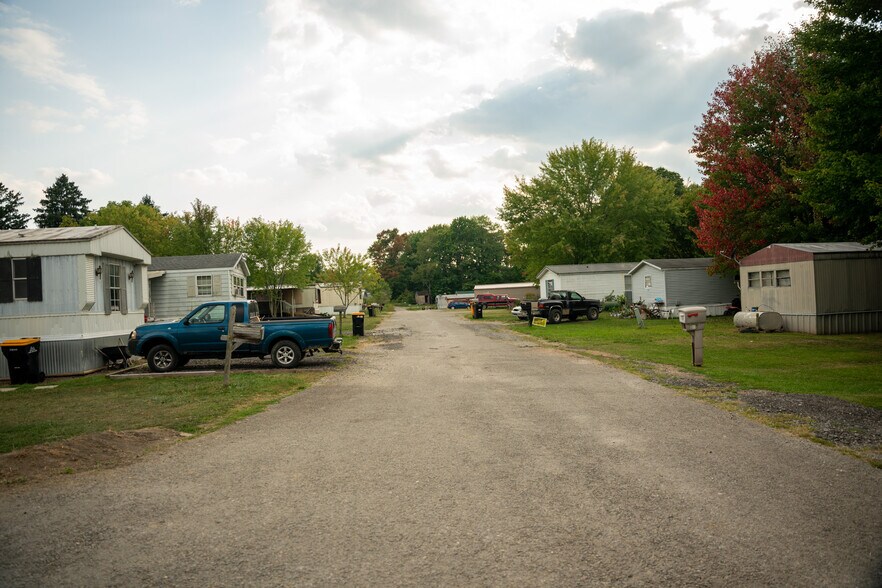 More Photos Of 6 Lowery Dr, Dunbar Manufactured Housing Mobile Home Park For Sale