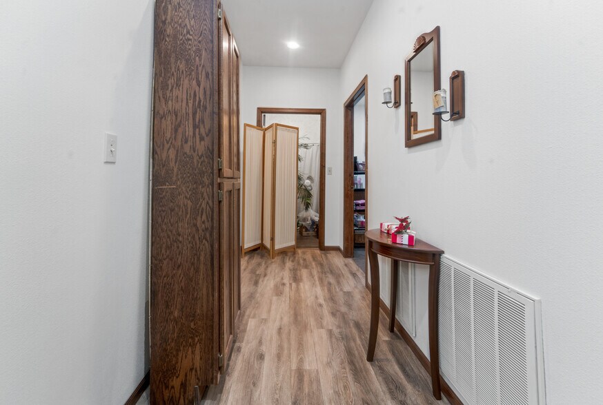 More Photos Of 155 W Menasha Ave, Whitelaw Flex For Sale