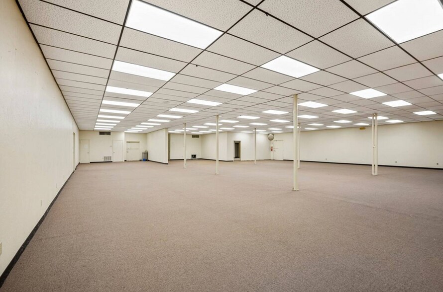 More Photos Of 1511 NW Cache Rd, Lawton General Retail For Sale