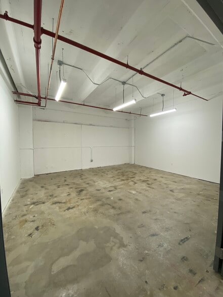 More Photos Of 901 E 31st St, Los Angeles Manufacturing For Lease