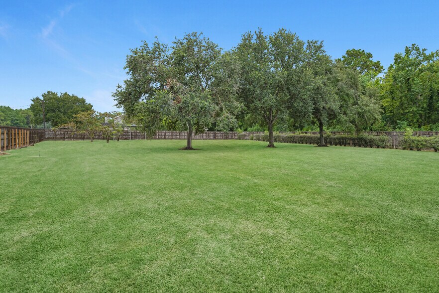 More Photos Of 7315 Pine St, Manvel Industrial For Sale