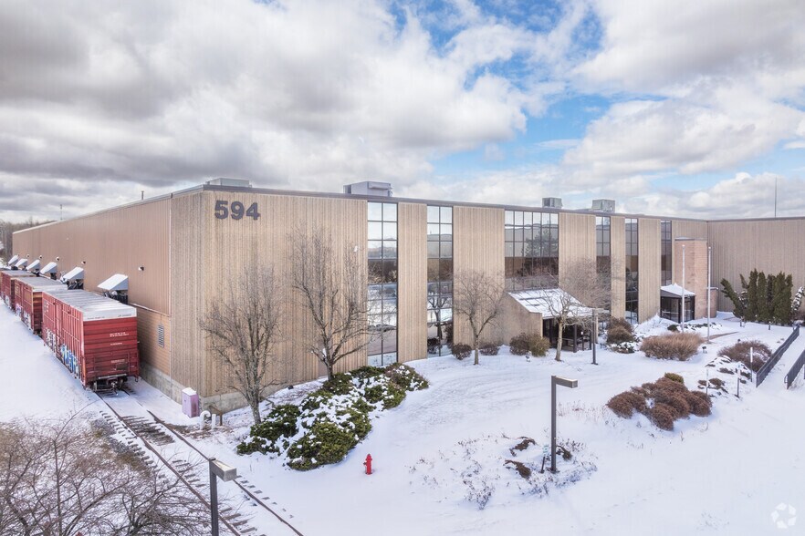 Primary Photo Of 594 Can Do Expy, Hazleton Manufacturing For Sale