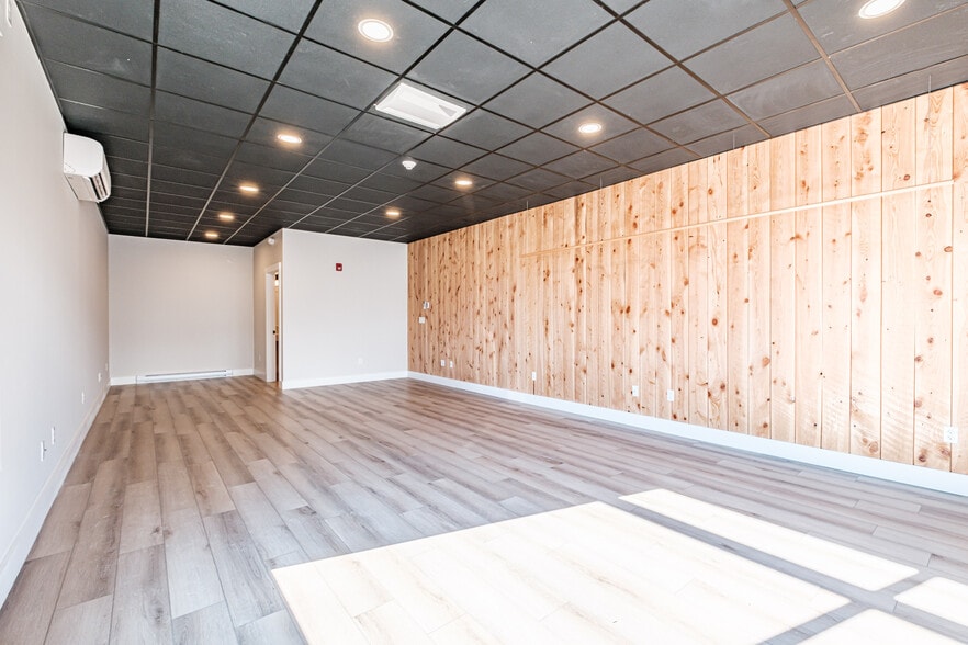 More Photos Of 261-263 Main St, Bridgton Storefront Retail Residential For Lease