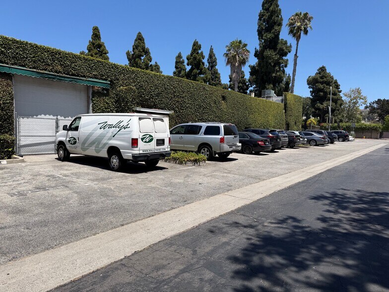 More Photos Of 10451-10463 W Jefferson Blvd, Culver City Warehouse For Lease