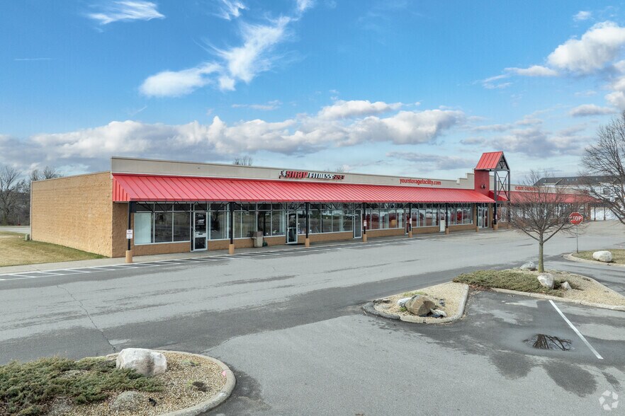 More Photos Of 275 33rd St W, Hastings Storefront For Lease