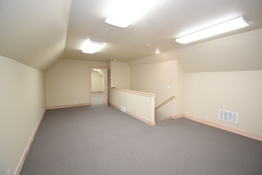 More Photos Of 312 N Water St, Owosso Loft Creative Space For Sale