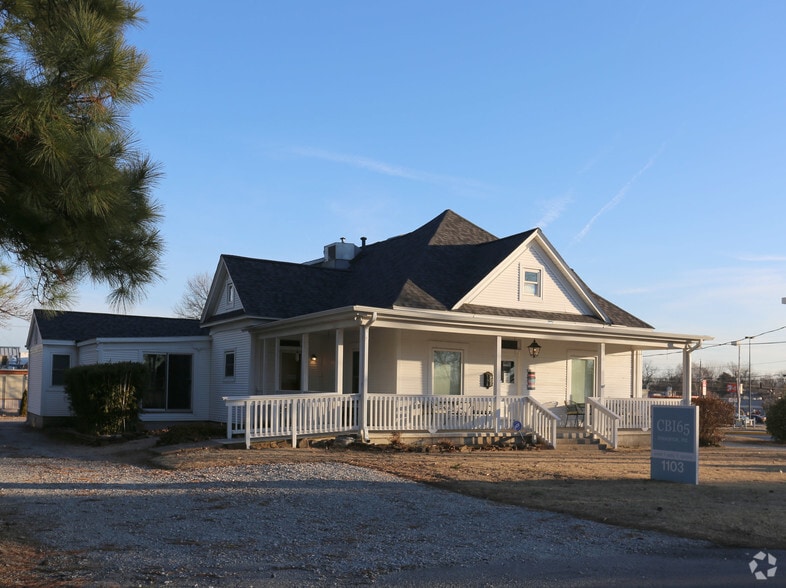 Primary Photo Of 1103 W Elm St, Rogers Storefront Retail Residential For Lease