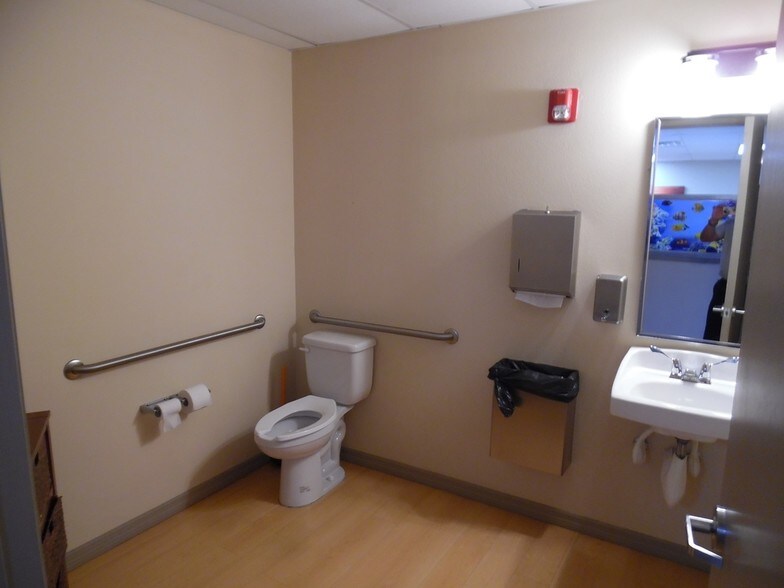 More Photos Of 885 Tallevast Rd, Sarasota Manufacturing For Lease