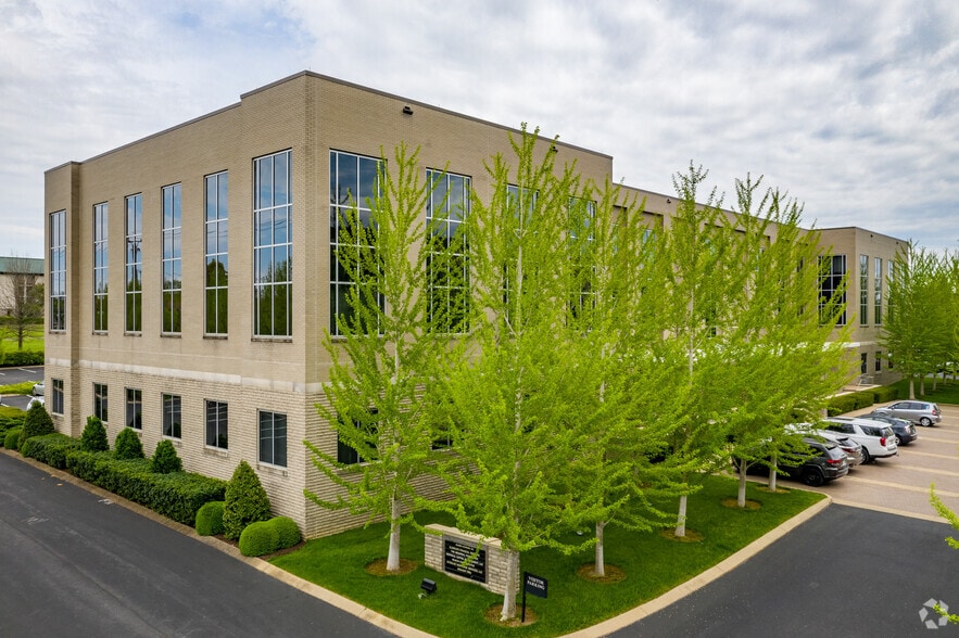 More Photos Of 100 Bluegrass Commons Blvd, Hendersonville Office For Lease