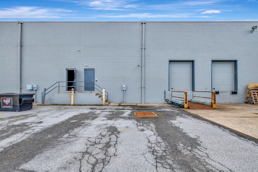 More Photos Of 201 Ruthar Dr, Newark Distribution For Lease