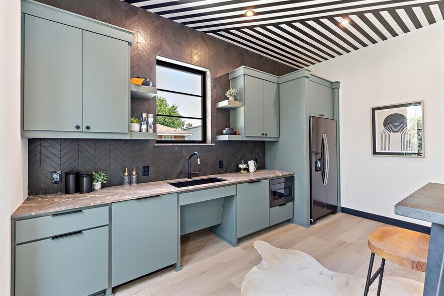 More Photos Of 2318 Morelos, Austin Office For Sale