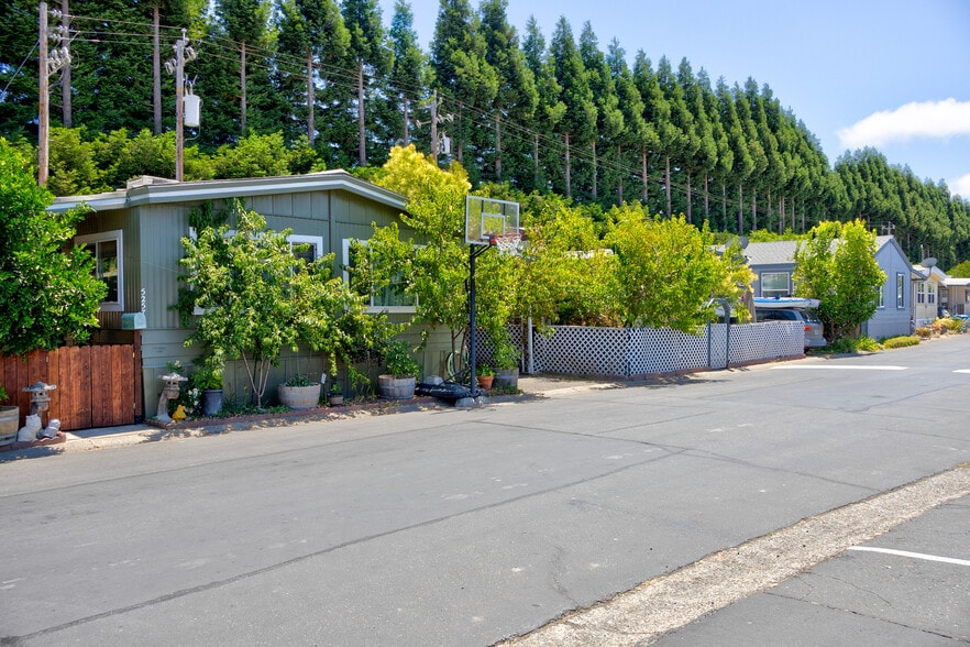 More Photos Of 5250 Whispering Creek Dr, Santa Rosa Manufactured Housing Mobile Home Park For Sale