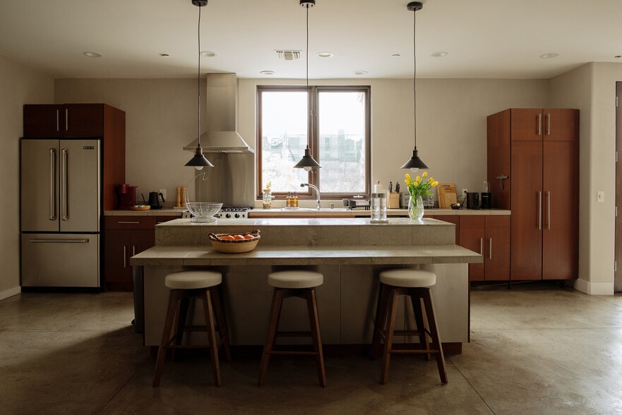 More Photos Of 7494 Santa Monica Blvd, West Hollywood Hotel For Sale