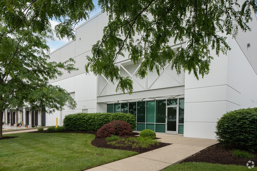 More Photos Of 1107-1133 Aviation Blvd, Hebron Distribution For Lease