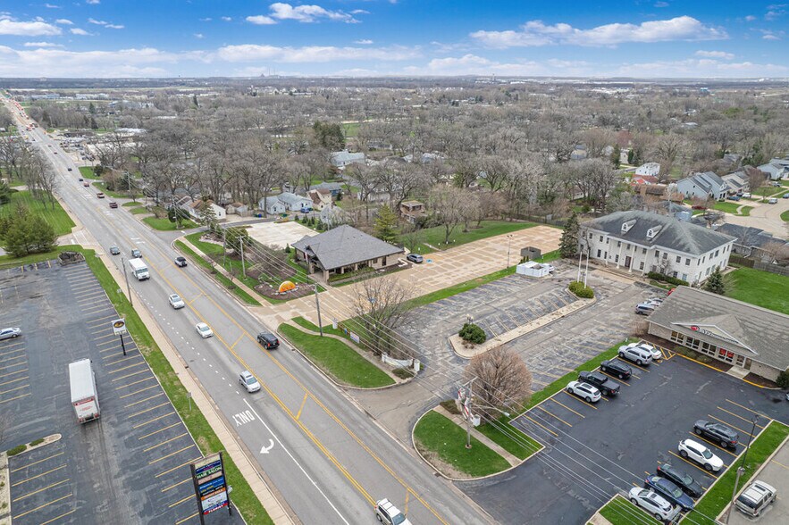 More Photos Of 611 W Jefferson St, Shorewood Medical For Lease